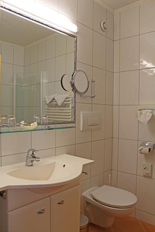 アルペンホテル レジーナ ナウダース 部屋 写真
